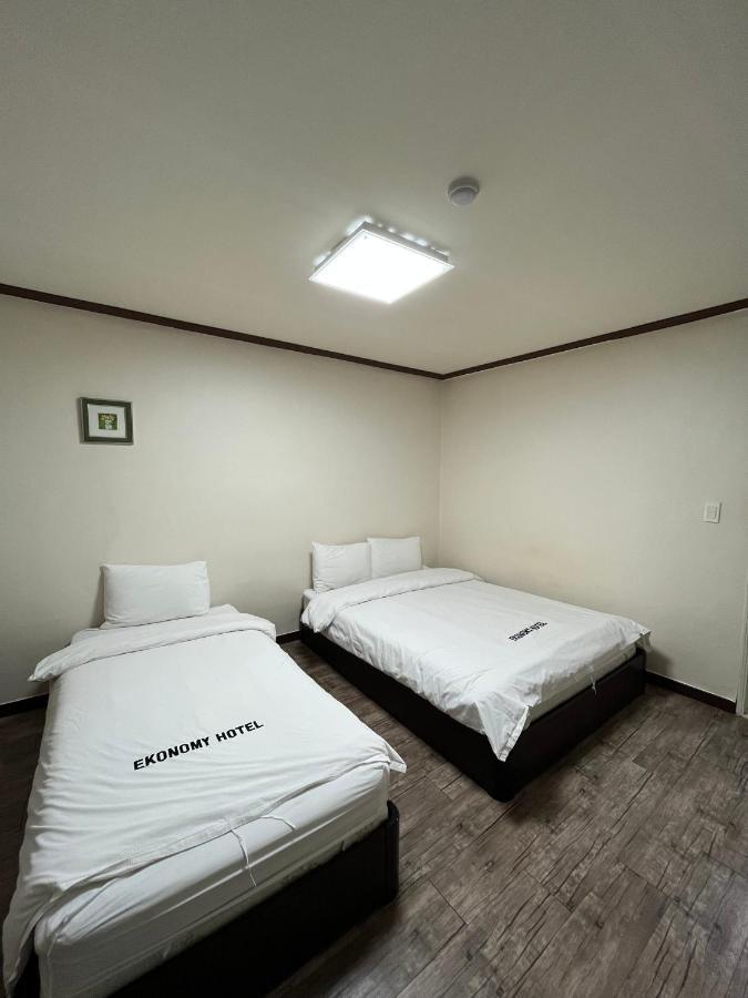 Ekonomy Hotel Мокпо Экстерьер фото