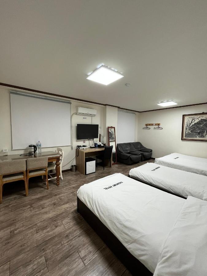 Ekonomy Hotel Мокпо Экстерьер фото
