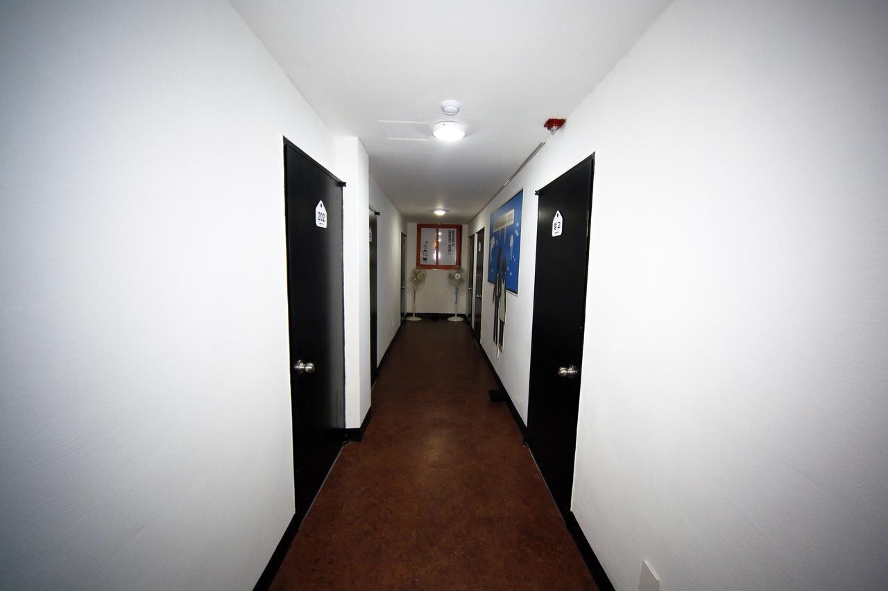 Ekonomy Hotel Мокпо Экстерьер фото
