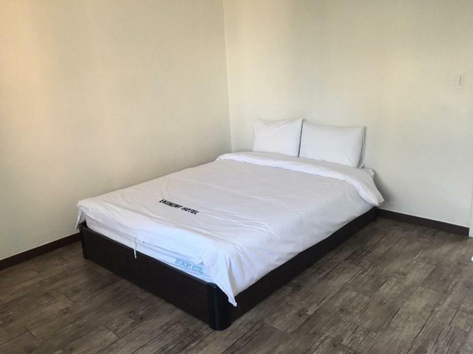 Ekonomy Hotel Мокпо Экстерьер фото